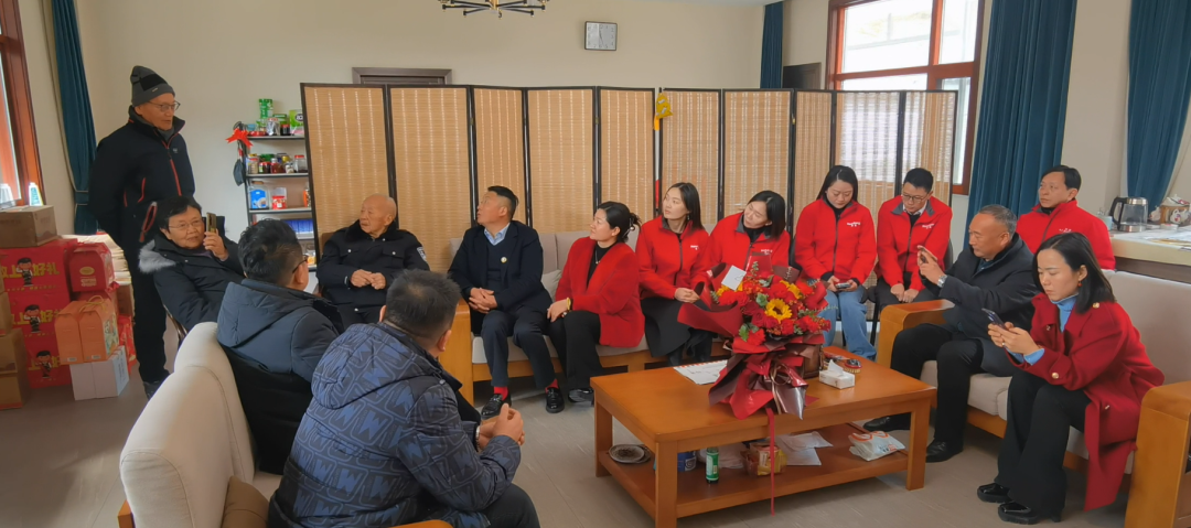 昊東公司一行看望胡正先老紅軍，聆聽那段可歌可泣的英雄歷史